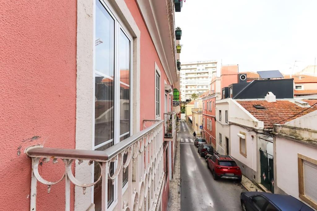 Portucale ! Campo Ourique Design W/ Balcony Lejlighed Lisboa